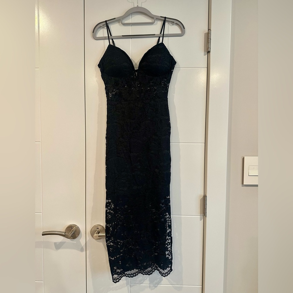 Bebe LACE-UP BACK MIDI DRESS